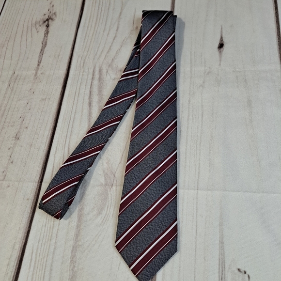 Banana Republic Gray and Red Classic SILK Tie - Picture 2 of 9